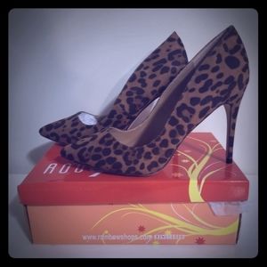 Leopard print faux suede pumps